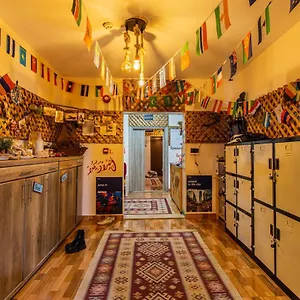  Hostel Hakaia Community